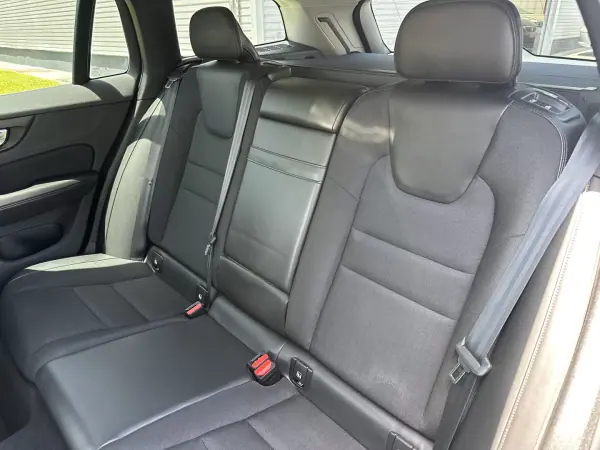 Volvo V60 2020 - 20900 EUR, 100000 km - AUTO.MOTO.pt - 100000km - foto 25 de 59