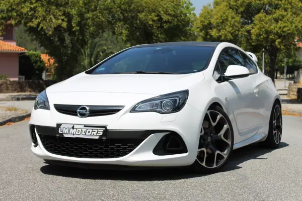 Opel Astra Coupe 2016 - 23000 EUR, 90000 km - AUTO.MOTO.pt - 90000km - foto 2 de 32