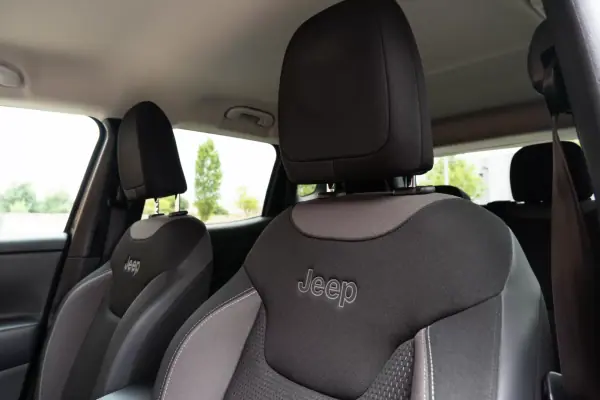 Jeep Renegade 2022 - 20950 EUR, 100930 km - AUTO.MOTO.pt - 100930km - foto 21 de 25