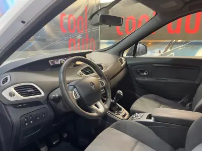 Renault Grand Scénic 2012 - 8899 EUR, 230000 km - AUTO.MOTO.pt - 230000km - foto 21 de 41