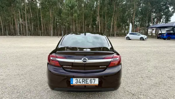 Opel Insignia 2016 - 12500 EUR, 164000 km - AUTO.MOTO.pt - 164000km - foto 12 de 61