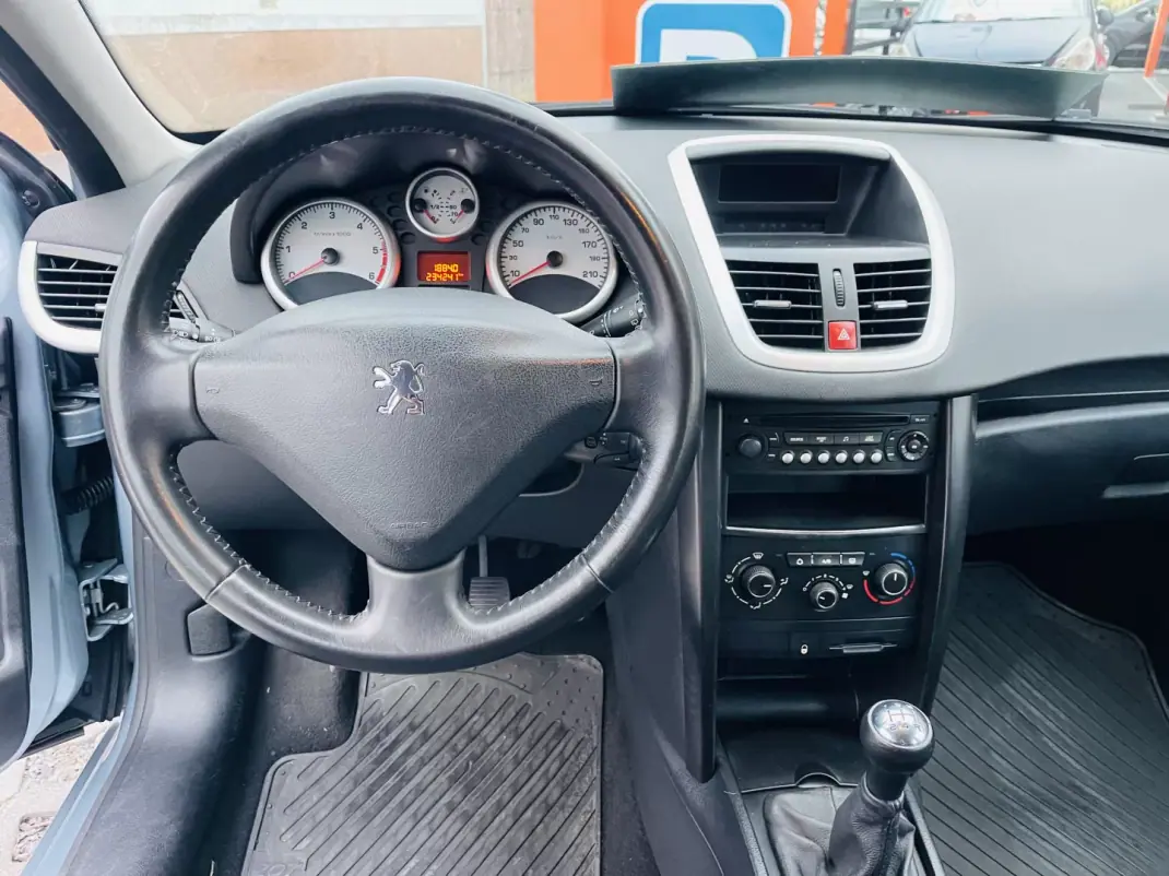 Peugeot 207 2010 - 6500 EUR, 234241 km - AUTO.MOTO.pt - 234241km - foto 10 de 12