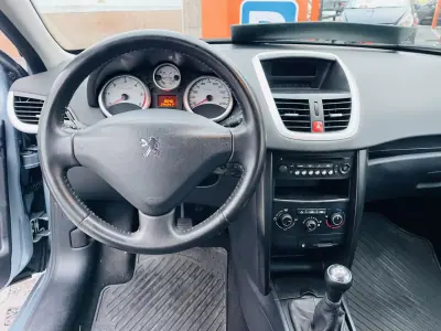 Peugeot 207 2010 - 6500 EUR, 234241 km - AUTO.MOTO.pt - 234241km - foto 10 de 12