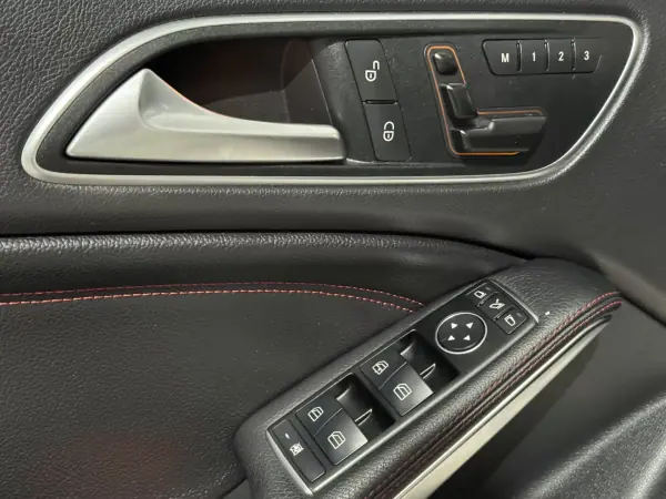 Mercedes-Benz CLA 220 2015 - 20990 EUR, 164000 km - AUTO.MOTO.pt - 164000km - foto 9 de 23