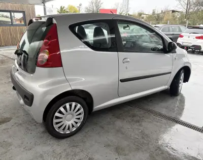 Peugeot 107 2008 - 7990 EUR, 77532 km - AUTO.MOTO.pt - 77532km - foto 6 de 12