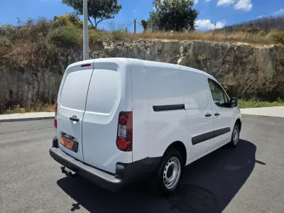 Peugeot Partner 2018 - 12990 EUR, 157000 km - AUTO.MOTO.pt - 157000km - foto 8 de 12