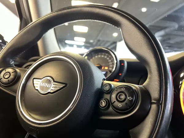 MINI 5 Portas 2016 - 13990 EUR, 95000 km - AUTO.MOTO.pt - 95000km - foto 24 de 41