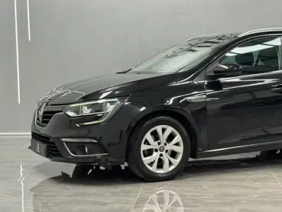 Renault Mégane Sport Tourer 2020 - 15990 EUR, 80000 km - AUTO.MOTO.pt - 80000km - foto 15 de 26