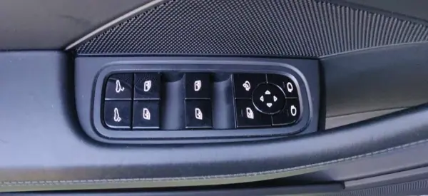 Porsche Panamera 2017 - 76490 EUR, 62500 km - AUTO.MOTO.pt - 62500km - foto 27 de 49