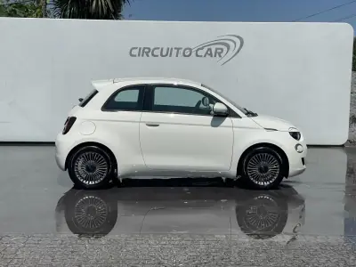 Fiat 500e 2022 - 15900 EUR, 86721 km - AUTO.MOTO.pt - 86721km - foto 9 de 35