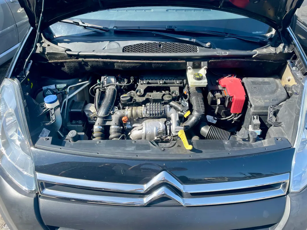 Citroën Berlingo 1.6 BlueHDi Feel 2018 - 12900 EUR, 107000 km - AUTO.MOTO.pt - 107000km - foto 12 de 12