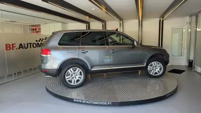 Volkswagen Touareg 2006 - 13900 EUR, 262462 km - AUTO.MOTO.pt - 262462km - foto 7 de 60