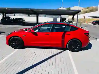 Tesla Model 3 2021 - 28500 EUR, 125000 km - foto 3 de 13