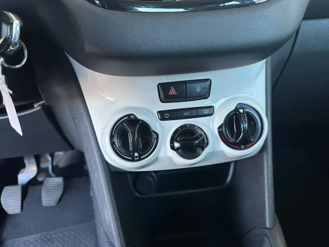 Peugeot 208 2014 - 9900 EUR, 73804 km - 73804km - foto 21 de 29