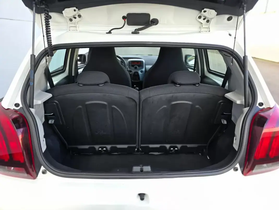 Peugeot 108 2014 - 6750 EUR, 58030 km - AUTO.MOTO.pt - 58030km - foto 23 de 28