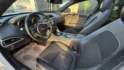 Jaguar XE 2017 - 16990 EUR, 190000 km - AUTO.MOTO.pt - 190000km - foto 20 de 28