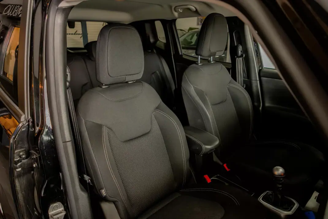 Jeep Renegade 2019 - 17900 EUR, 106000 km - AUTO.MOTO.pt - 106000km - foto 13 de 19