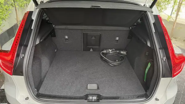Volvo XC 40 2023 - 31500 EUR, 82000 km - AUTO.MOTO.pt - 82000km - foto 9 de 24