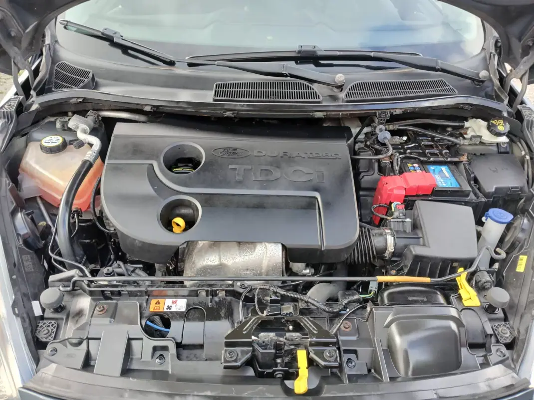 Ford Fiesta 2013 - 8150 EUR, 106782 km - AUTO.MOTO.pt - 106782km - foto 25 de 26