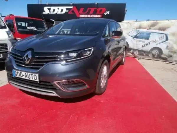 Renault Espace 2018 - 22600 EUR, 151275 km - AUTO.MOTO.pt - 151275km - foto 4 de 34