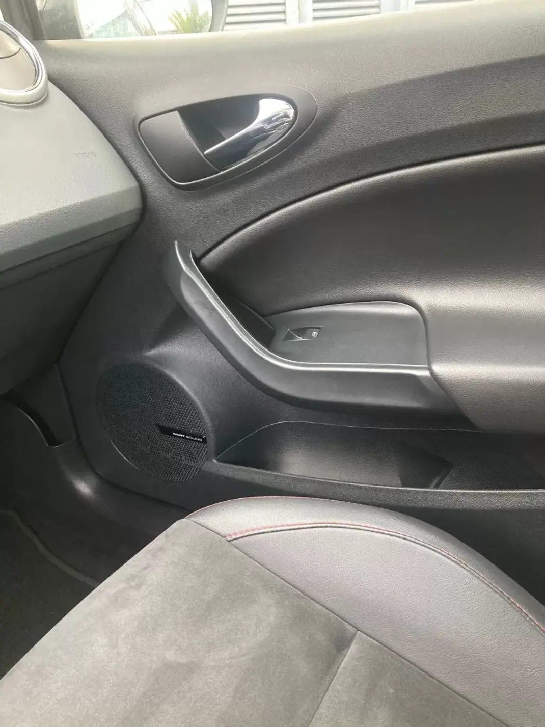 SEAT Ibiza 2016 - 13900 EUR, 118800 km - AUTO.MOTO.pt - 118800km - foto 17 de 24