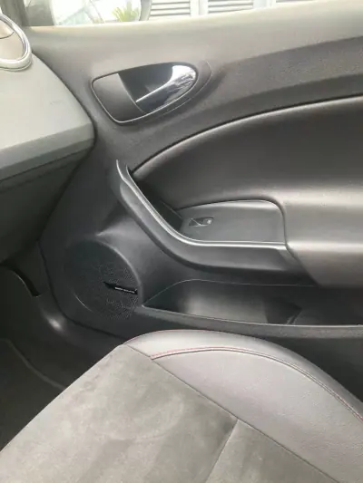 SEAT Ibiza 2016 - 13900 EUR, 118800 km - AUTO.MOTO.pt - 118800km - foto 17 de 24