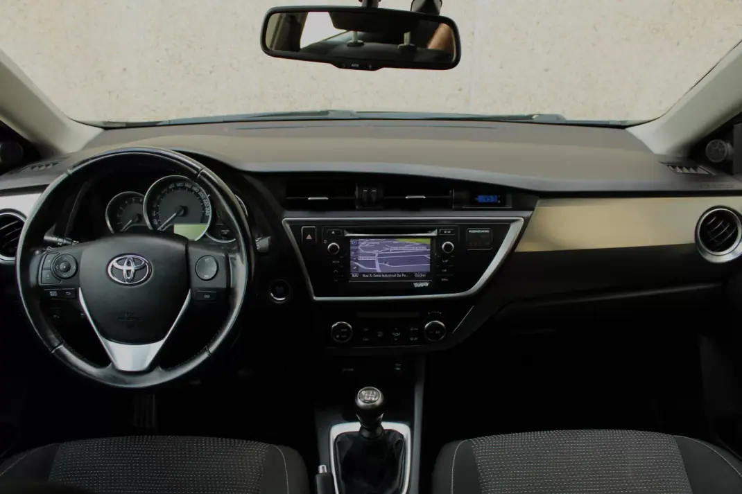 Toyota Auris 2012 - 11500 EUR, 179433 km - AUTO.MOTO.pt - 179433km - foto 23 de 34