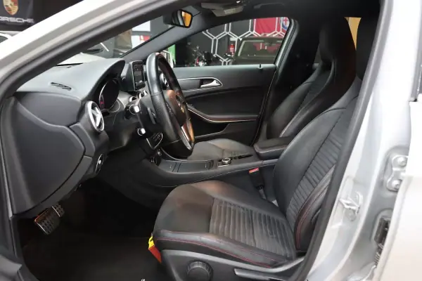 Mercedes-Benz GLA 200 2015 - 22900 EUR, 128425 km - AUTO.MOTO.pt - 128425km - foto 7 de 24