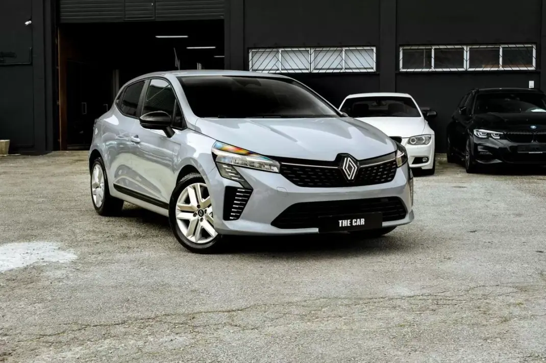 Renault Clio 2024 - 18900 EUR, 14000 km - AUTO.MOTO.pt - 14000km - foto 1 de 23