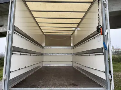 Iveco DAILY 35-140 CONTENTOR E PLATAFORMA 2020 - 28490 EUR, 91000 km - AUTO.MOTO.pt - 91000km - foto 12 de 34