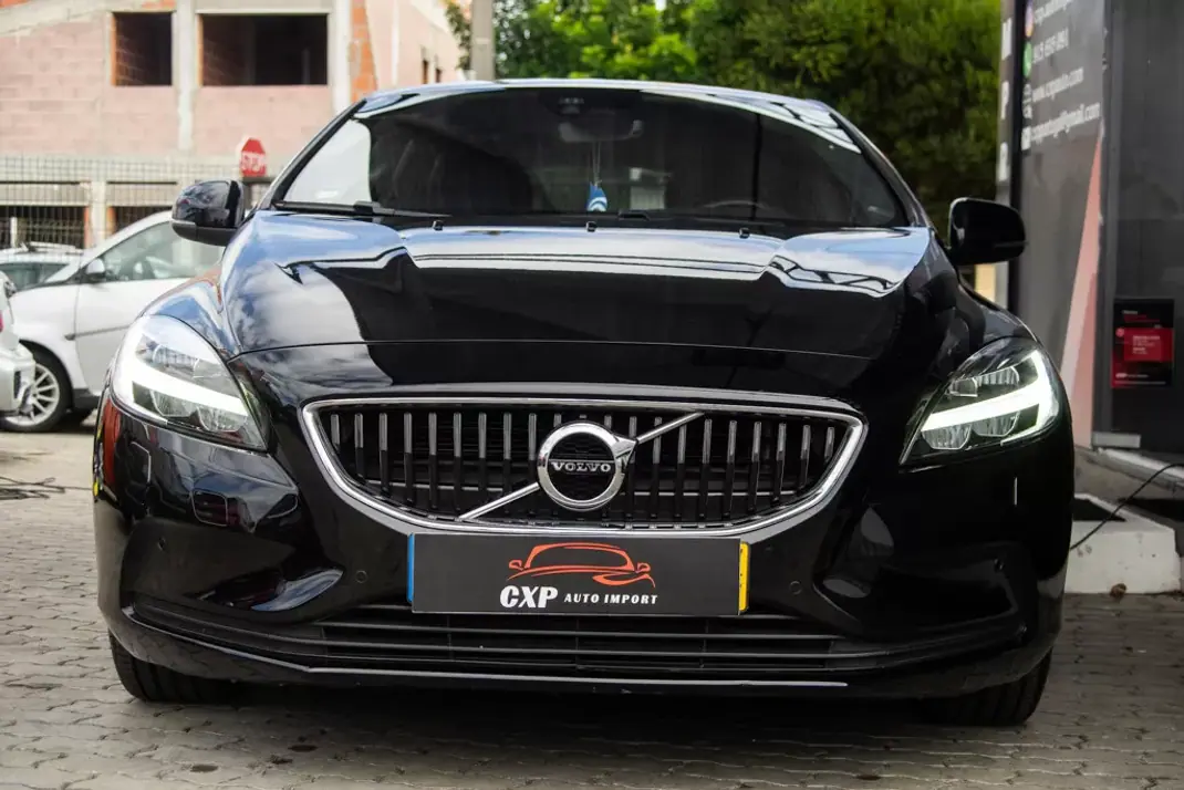 Volvo V40 2017 - 14900 EUR, 135000 km - AUTO.MOTO.pt - 135000km - foto 2 de 17