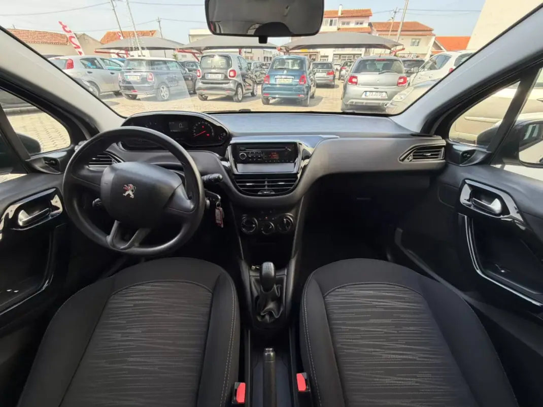 Peugeot 208 2014 - 9950 EUR, 141600 km - AUTO.MOTO.pt - 141600km - foto 13 de 19