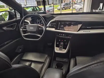 Audi Q4 e-tron 2021 - 26990 EUR, 104822 km - AUTO.MOTO.pt - 104822km - foto 15 de 33
