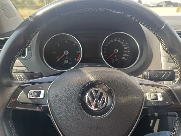 Volkswagen Polo 2015 - 12490 EUR, 135058 km - AUTO.MOTO.pt - 135058km - foto 9 de 14