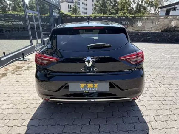 Renault Clio 2023 - 16900 EUR, 72230 km - AUTO.MOTO.pt - 72230km - foto 8 de 12