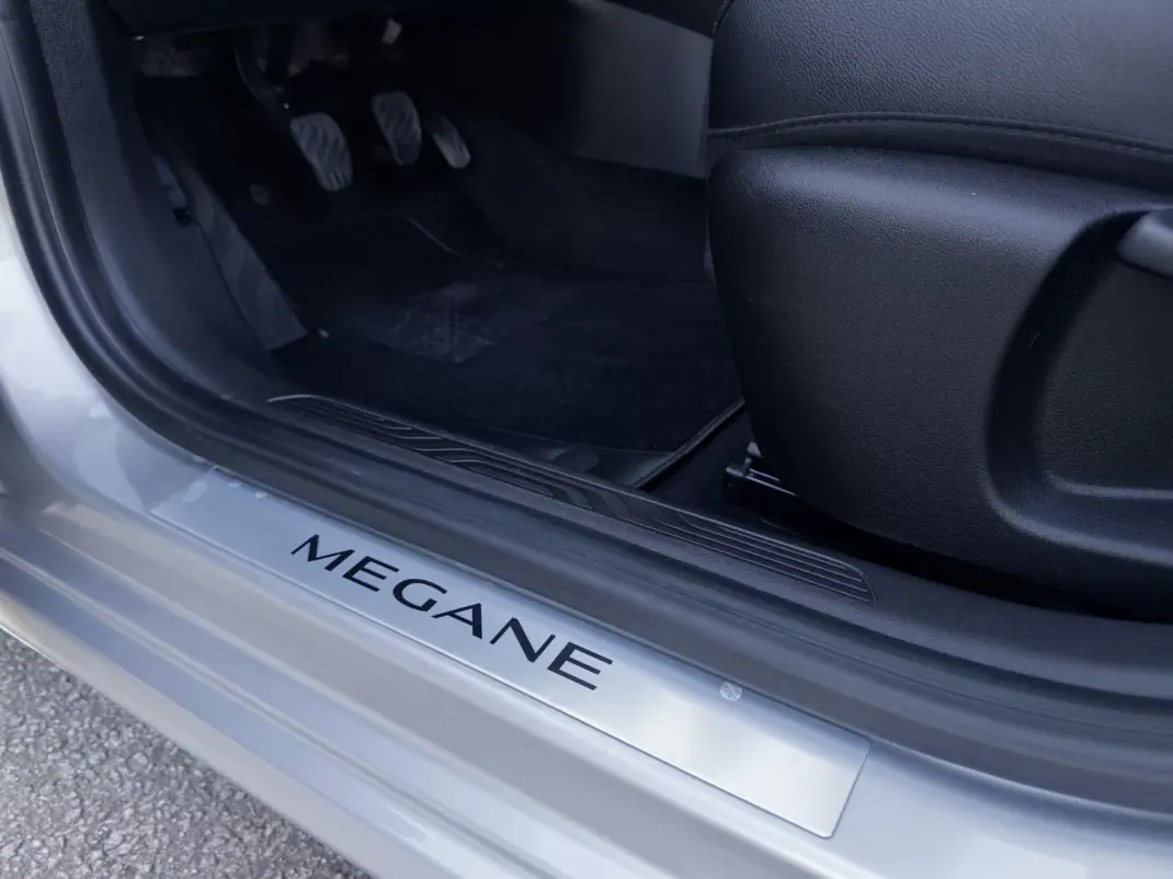 Renault Mégane Sport Tourer 2016 - 13990 EUR, 163000 km - AUTO.MOTO.pt - 163000km - foto 15 de 47