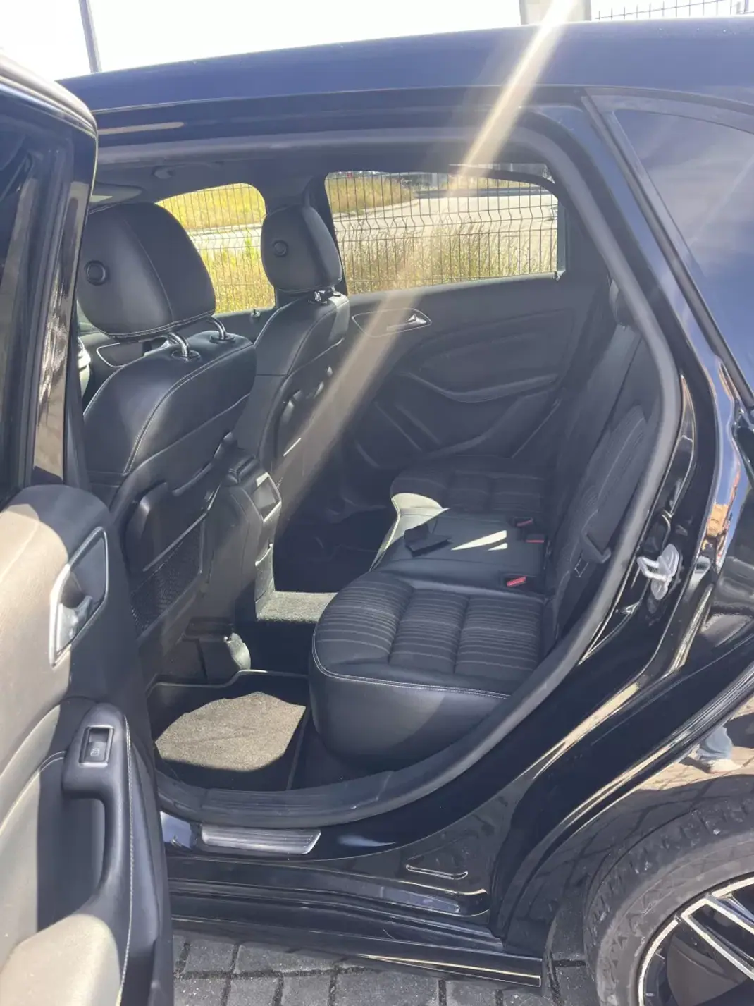 Mercedes-Benz B 180 2011 - 9990 EUR, 323900 km - AUTO.MOTO.pt - 323900km - foto 11 de 18