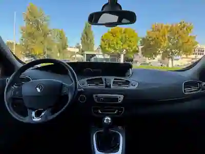 Renault Grand Scénic 2016 - 8150 EUR, 256000 km - AUTO.MOTO.pt - 256000km - foto 23 de 29