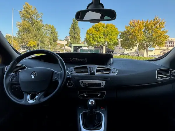 Renault Grand Scénic 2016 - 8150 EUR, 256000 km - AUTO.MOTO.pt - 256000km - foto 23 de 29