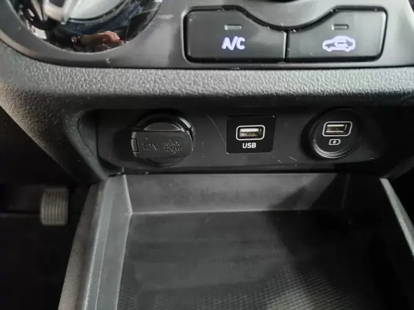 Hyundai i10 2021 - 13950 EUR, 23600 km - AUTO.MOTO.pt - 23600km - foto 32 de 37
