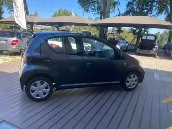 Toyota Aygo 2010 - 6350 EUR, 112630 km - AUTO.MOTO.pt - 112630km - foto 6 de 18