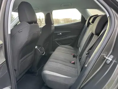 Peugeot 3008 2019 - 13900 EUR, 180000 km - AUTO.MOTO.pt - 180000km - foto 18 de 45