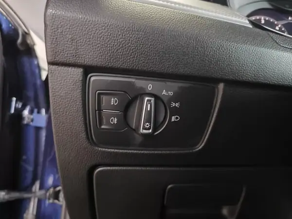 Volkswagen Passat Variant 2018 - 21990 EUR, 137500 km - AUTO.MOTO.pt - 137500km - foto 27 de 44