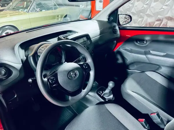 Toyota Aygo 2019 - 10750 EUR, 126299 km - AUTO.MOTO.pt - 126299km - foto 34 de 35
