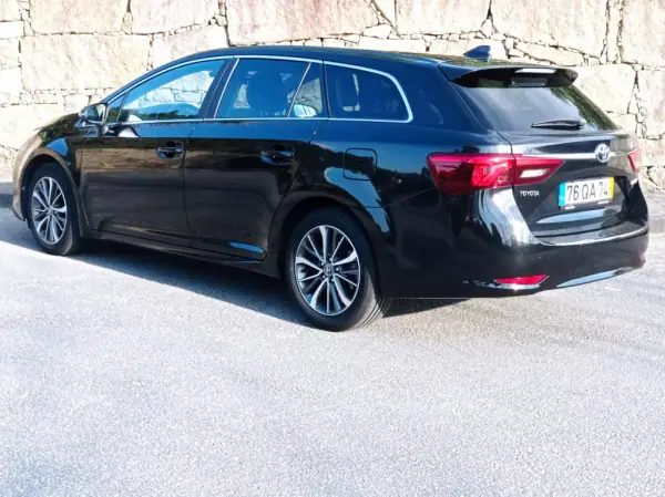 Toyota Avensis Touring Sports 2015 - 15490 EUR, 118500 km - AUTO.MOTO.pt - 118500km - foto 2 de 18
