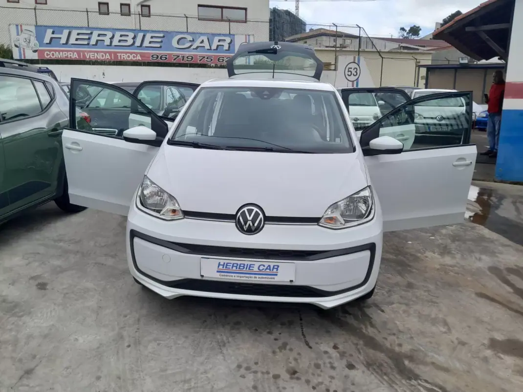 Volkswagen Up! 2024 - 15900 EUR, 43000 km - AUTO.MOTO.pt - 43000km - foto 1 de 11