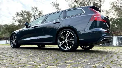 Volvo V60 2020 - 26500 EUR, 129000 km - AUTO.MOTO.pt - 129000km - foto 19 de 25