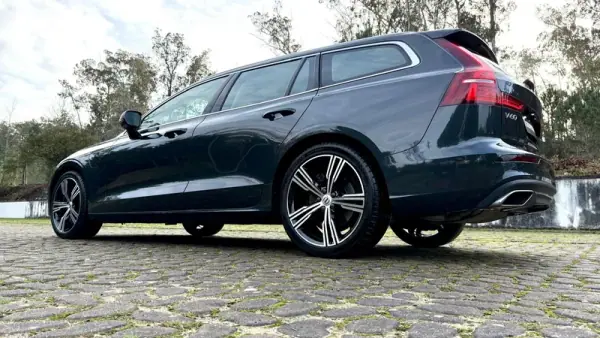 Volvo V60 2020 - 26500 EUR, 129000 km - AUTO.MOTO.pt - 129000km - foto 19 de 25