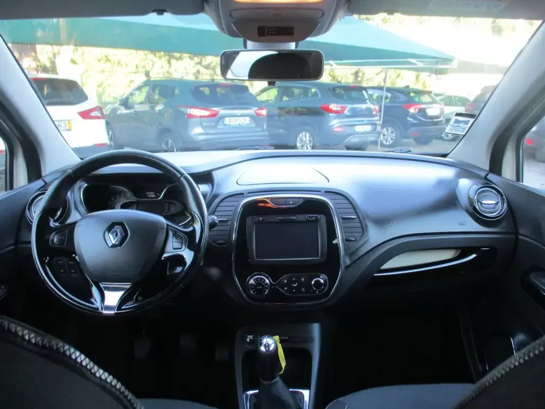Renault Captur 2015 - 9990 EUR, 130000 km - 130000km - foto 10 de 22