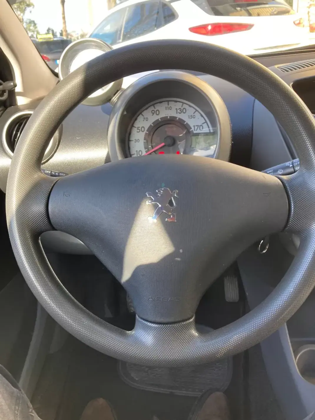 Peugeot 107 2008 - 4500 EUR, 171000 km - AUTO.MOTO.pt - 171000km - foto 16 de 17